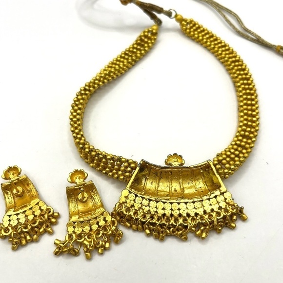 Beautiful Gold Tone Seed Bead Necklace and Earrings Set Adjustable Necklace - Picture 12 of 12